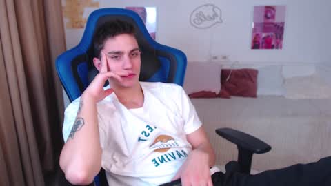 Snapshot of frank_mooree chatting on 12-08-24, 09:35 Frank online show from 12-08-24, 09:35