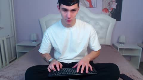 Snapshot of frank_mooree chatting on 12-10-24, 02:48 Frank online show from 12-10-24, 02:48