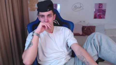 Snapshot of frank_mooree chatting on 12-11-24, 02:52 Frank online show from 12-11-24, 02:52