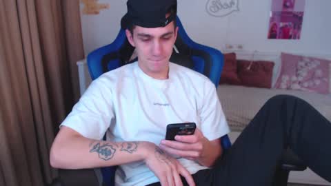 Snapshot of frank_mooree chatting on 12-13-24, 03:27 Frank online show from 12-13-24, 03:27