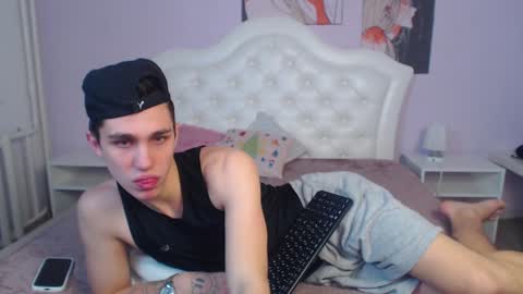 Snapshot of frank_mooree chatting on 12-15-24, 06:07 Frank online show from 12-15-24, 06:07