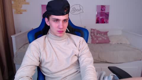 Snapshot of frank_mooree chatting on 12-16-24, 03:19 Frank online show from 12-16-24, 03:19