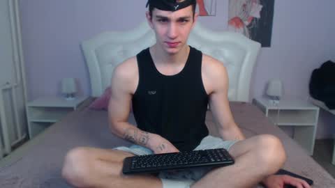 Snapshot of frank_mooree chatting on 12-18-24, 03:26 Frank online show from 12-18-24, 03:26