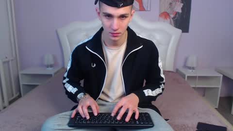 Snapshot of frank_mooree chatting on 12-21-24, 02:52 Frank online show from 12-21-24, 02:52