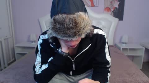 Snapshot of frank_mooree chatting on 12-21-24, 05:58 Frank online show from 12-21-24, 05:58