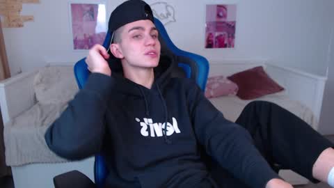 Snapshot of frank_mooree chatting on 12-26-24, 02:33 Frank online show from 12-26-24, 02:33