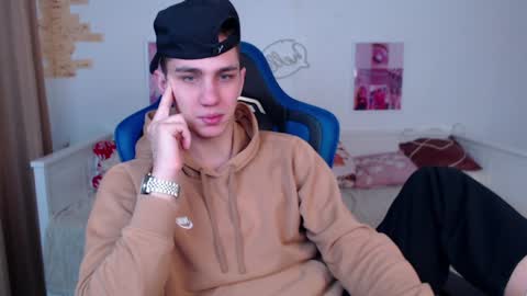 Snapshot of frank_mooree chatting on 01-05-25, 05:20 Frank online show from 01-05-25, 05:20