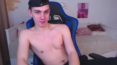 Snapshot of frank_mooree chatting on 01-06-25, 05:52 Frank online show from 01-06-25, 05:52