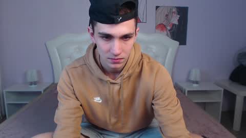 Snapshot of frank_mooree chatting on 01-10-25, 06:20 Frank online show from 01-10-25, 06:20