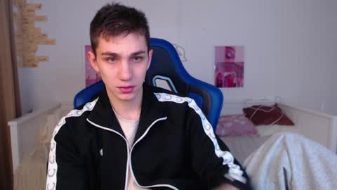 Snapshot of frank_mooree chatting on 01-13-25, 06:06 Frank online show from 01-13-25, 06:06