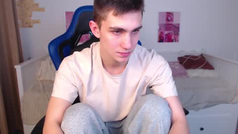 Snapshot of frank_mooree chatting on 01-13-25, 09:08 Frank online show from 01-13-25, 09:08