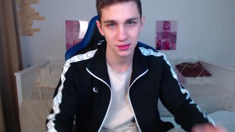 Snapshot of frank_mooree chatting on 01-14-25, 02:40 Frank online show from 01-14-25, 02:40