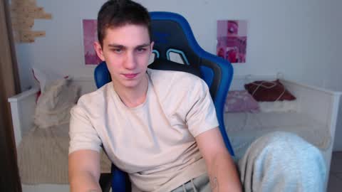 Snapshot of frank_mooree chatting on 01-14-25, 05:40 Frank online show from 01-14-25, 05:40