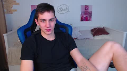 Snapshot of frank_mooree chatting on 01-18-25, 05:20 Frank online show from 01-18-25, 05:20