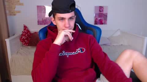 Snapshot of frank_mooree chatting on 01-19-25, 06:20 Frank online show from 01-19-25, 06:20