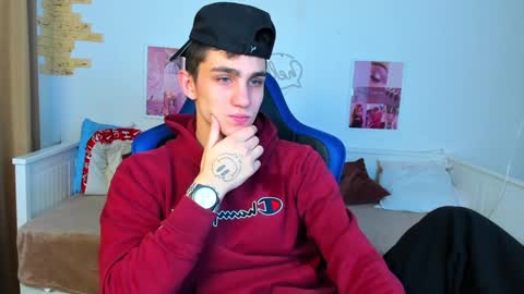 Snapshot of frank_mooree chatting on 01-29-25, 02:51 Frank online show from 01-29-25, 02:51