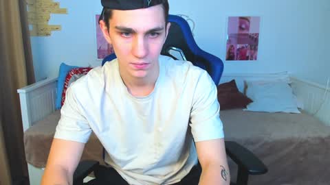 Snapshot of frank_mooree chatting on 01-29-25, 06:01 Frank online show from 01-29-25, 06:01