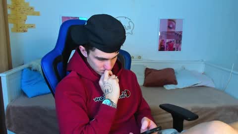 Snapshot of frank_mooree chatting on 02-01-25, 09:21 Frank online show from 02-01-25, 09:21