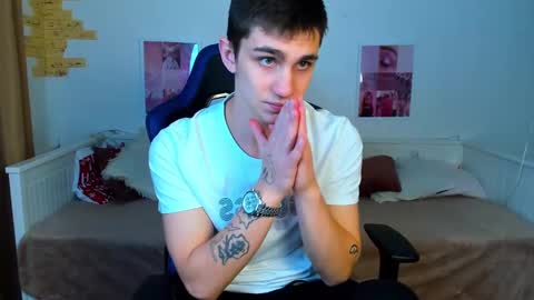 Snapshot of frank_mooree chatting on 02-02-25, 10:02 Frank online show from 02-02-25, 10:02