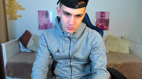 Snapshot of frank_mooree chatting on 02-07-25, 06:35 Frank online show from 02-07-25, 06:35