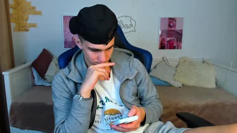 Snapshot of frank_mooree chatting on 02-07-25, 09:37 Frank online show from 02-07-25, 09:37