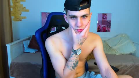 Snapshot of frank_mooree chatting on 02-08-25, 08:31 Frank online show from 02-08-25, 08:31