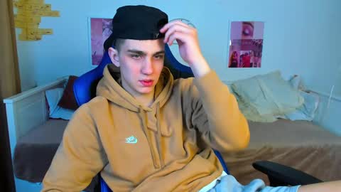 Snapshot of frank_mooree chatting on 02-09-25, 08:11 Frank online show from 02-09-25, 08:11