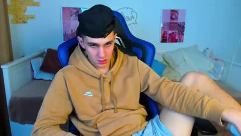 Snapshot of frank_mooree chatting on 02-09-25, 11:14 Frank online show from 02-09-25, 11:14