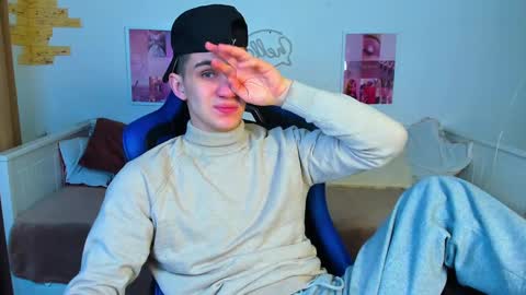 Snapshot of frank_mooree chatting on 02-10-25, 05:03 Frank online show from 02-10-25, 05:03