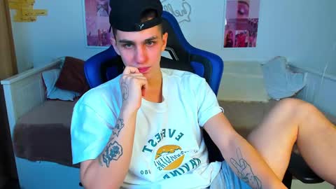 Snapshot of frank_mooree chatting on 02-10-25, 08:09 Frank online show from 02-10-25, 08:09