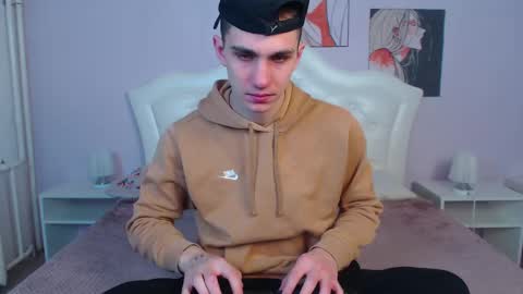 Snapshot of frank_mooree chatting on 02-12-25, 05:05 Frank online show from 02-12-25, 05:05