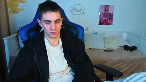 Snapshot of frank_mooree chatting on 02-15-25, 08:11 Frank online show from 02-15-25, 08:11