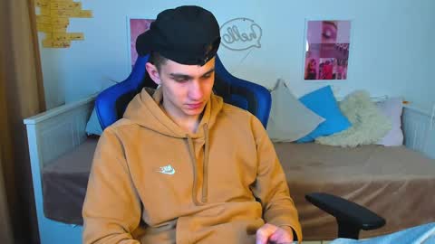 Snapshot of frank_mooree chatting on 02-17-25, 06:53 Frank online show from 02-17-25, 06:53