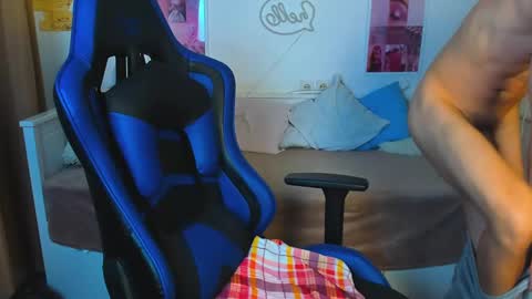 Snapshot of frank_mooree chatting on 02-17-25, 09:56 Frank online show from 02-17-25, 09:56