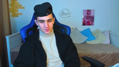 Snapshot of frank_mooree chatting on 02-18-25, 06:48 Frank online show from 02-18-25, 06:48