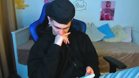 Snapshot of frank_mooree chatting on 02-18-25, 09:54 Frank online show from 02-18-25, 09:54