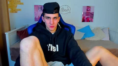 Snapshot of frank_mooree chatting on 02-21-25, 09:24 Frank online show from 02-21-25, 09:24