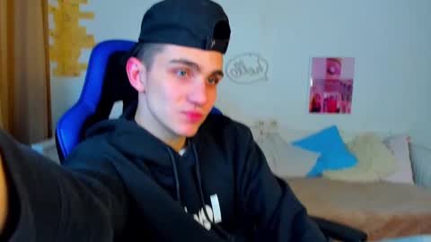 Snapshot of frank_mooree chatting on 02-21-25, 02:38 Frank online show from 02-21-25, 02:38