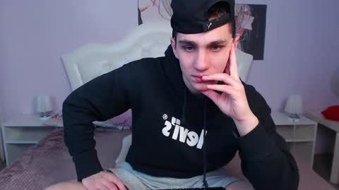 Snapshot of frank_mooree chatting on 02-22-25, 05:55 Frank online show from 02-22-25, 05:55