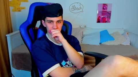 Snapshot of frank_mooree chatting on 02-28-25, 07:58 Frank online show from 02-28-25, 07:58