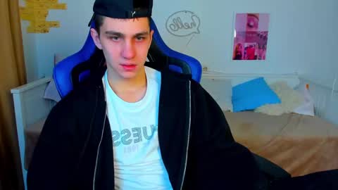 Snapshot of frank_mooree chatting on 03-07-25, 02:57 Frank online show from 03-07-25, 02:57