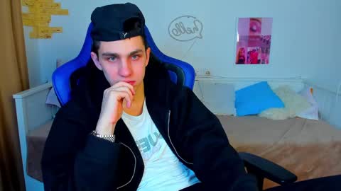 Snapshot of frank_mooree chatting on 03-07-25, 09:07 Frank online show from 03-07-25, 09:07