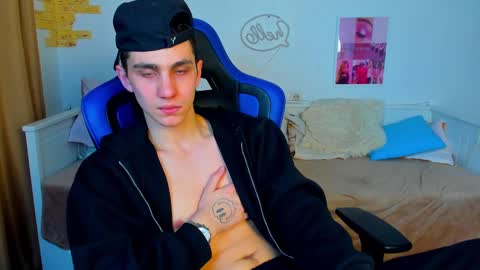 Snapshot of frank_mooree chatting on 03-07-25, 12:12 Frank online show from 03-07-25, 12:12