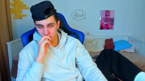 Snapshot of frank_mooree chatting on 03-11-25, 06:32 Frank online show from 03-11-25, 06:32