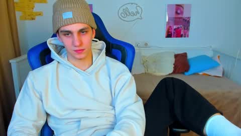 Snapshot of frank_mooree chatting on 03-11-25, 09:34 Frank online show from 03-11-25, 09:34