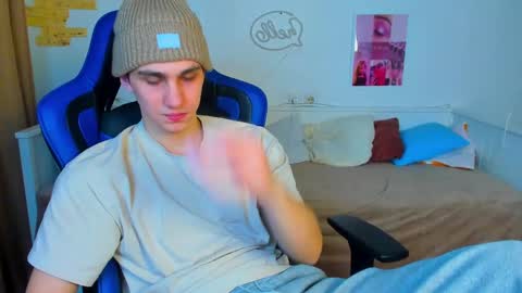 Snapshot of frank_mooree chatting on 03-12-25, 09:23 Frank online show from 03-12-25, 09:23