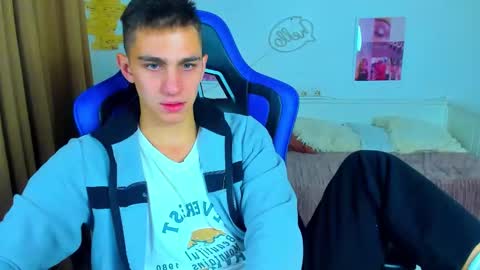 Snapshot of frank_mooree chatting on 09-15-25, 06:35 Frank online show from 09-15-25, 06:35