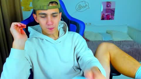 Snapshot of frank_mooree chatting on 09-21-25, 04:47 Frank online show from 09-21-25, 04:47