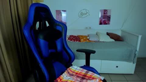 Snapshot of frank_mooree chatting on 11-07-25, 05:29 Frank online show from 11-07-25, 05:29