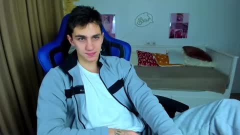 Snapshot of frank_mooree chatting on 11-27-25, 05:42 Frank online show from 11-27-25, 05:42